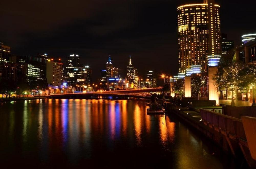 Metro Apartments On Bank Place Melbourne City Exterior foto